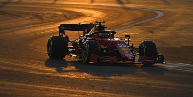 Hamilton desde la 'pole' y Verstappen saldrá tercero en Arabia