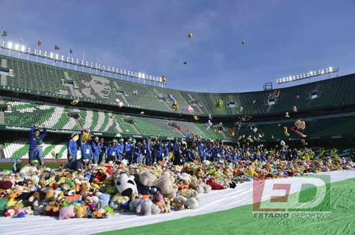 Ante la Real, duelo clave por la Champions y... lluvia de peluches Ante la Real, duelo clave por la Champions y... lluvia de peluches