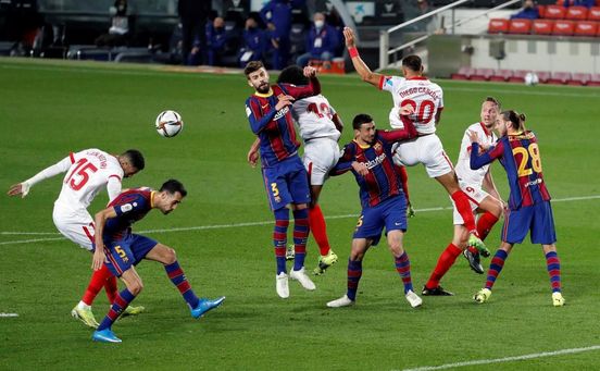 Una derrota del Barcelona en sus últimas catorce visitas ligueras al Sevilla