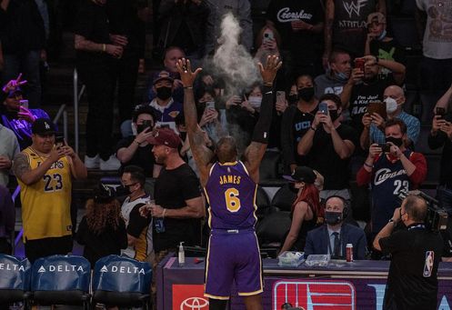 90-108: Los Suns ganan sin dificultades a unos Lakers con muchos problemas 90-108: Los Suns ganan sin dificultades a unos Lakers con muchos problemas