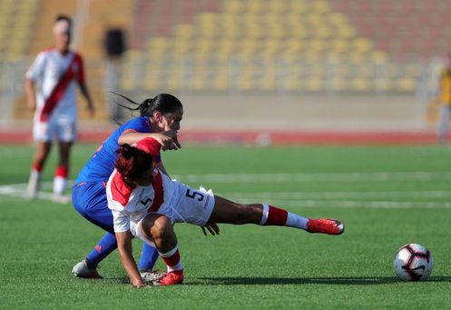 Peruana Cindy Novoa denuncia perversión de menores en el fútbol de su país