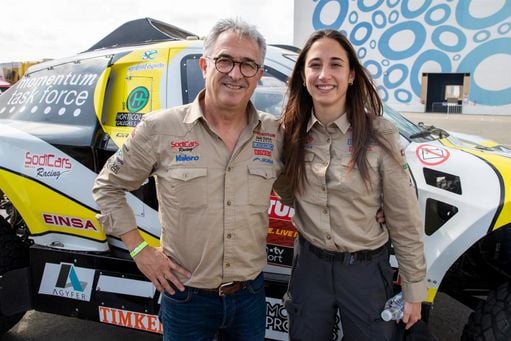 Manolo y Mónica Plaza abandonan el Dakar tras chocar con un camión