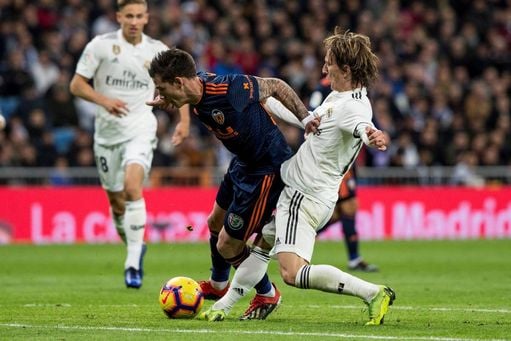 Real Madrid y Sevilla reanudan su lucha liguera tras el sorbo copero