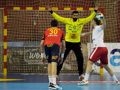 26-25. España gana agónicamente a Polonia con una última parada de Corrales 26-25. España gana agónicamente a Polonia con una última parada de Corrales