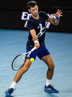Los medios serbios califican de "vergüenza" el trato a Djokovic en Australia