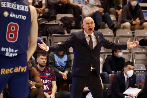 89-83. El Breogán acaricia una Copa que se aleja del Baskonia 89-83. El Breogán acaricia una Copa que se aleja del Baskonia
