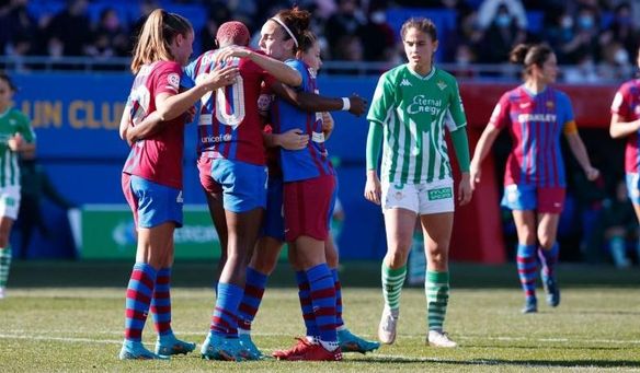El Betis Féminas cae goleado en su visita al líder (4-0).