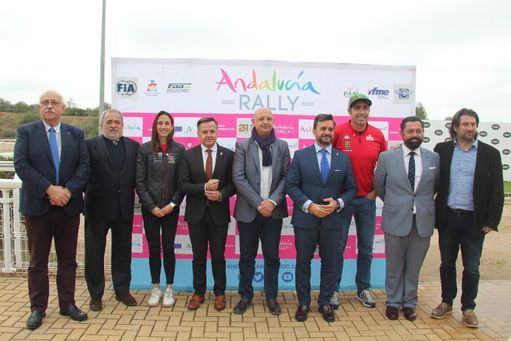 Presentación de la tercera edición del Andalucía Rally en el Gran Hipódromo de Andalucía de Dos Hermanas, con Manuel Alejandro Cardenete y José María Arrabal entre otros.