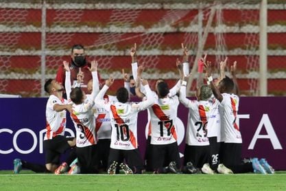 2-0. Riquelme y Ramallo firman la victoria del Always Ready ante Corinthians  - Estadio deportivo