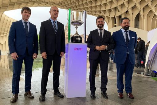 El trofeo de la Copa del Rey podrá verse este viernes en Las Setas. El trofeo de la Copa del Rey podrá verse este viernes en Las Setas.