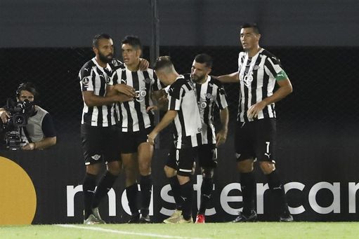 Libertad quiere ratificar el liderato en la Libertadores ante un Caracas en apuros Libertad quiere ratificar el liderato en la Libertadores ante un Caracas en apuros
