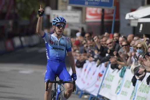 Yates considera a Carapaz "el gran favorito" para el Giro