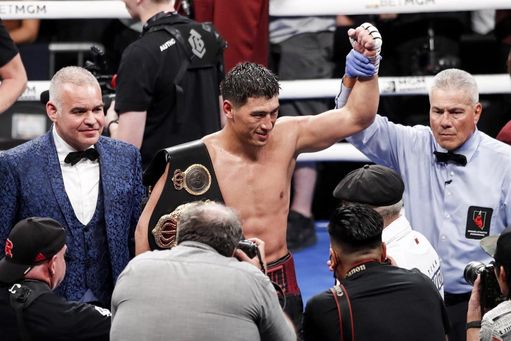 Dmitry Bivol conserva el título semicompleto, vence a Saúl "Canelo" Álvarez Dmitry Bivol conserva el título semicompleto, vence a Saúl "Canelo" Álvarez