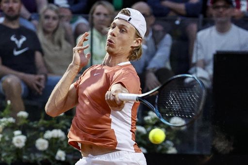 Un Nadal lastrado por el pie cae ante Shapovalov en Roma Un Nadal lastrado por el pie cae ante Shapovalov en Roma