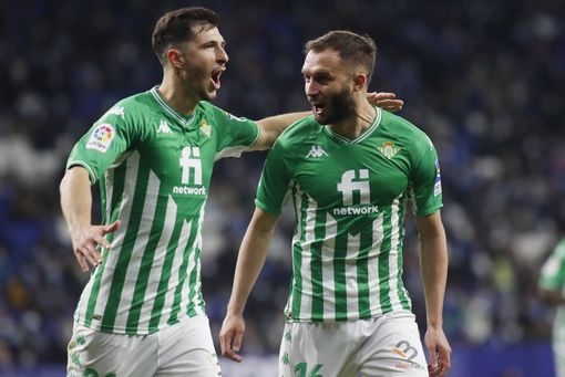 Cuatro sevillistas y dos béticos apuntan a la 'Finalissima'... y también un objetivo de Monchi Cuatro sevillistas y dos béticos apuntan a la 'Finalissima'... y también un objetivo de Monchi