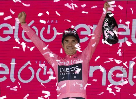 Carapaz arrebata la maglia rosa a Juanpe López y Yates triunfa en la etapa