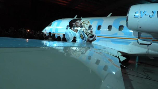 Presentan Tango D10S, el avión que homenajea a Maradona y volará a Catar