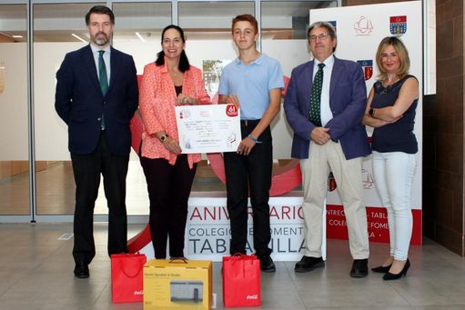 Alejandro Domínguez, del Colegio Tabladilla, ganador de la 61ª Edición del Concurso de Relato Corto de Coca-Cola en la provincia de Sevilla