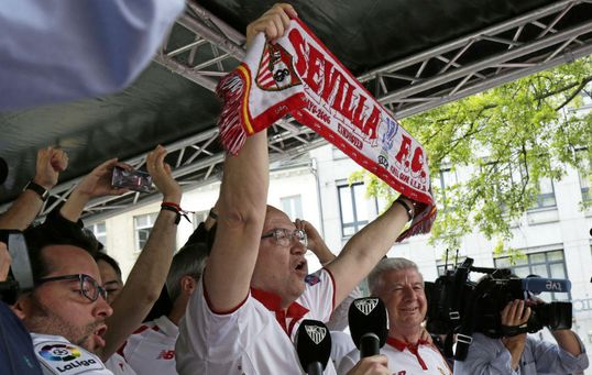 Castro quiere "empatizar mejor" con la afición y pide unidad para la 22/23: "El Sevilla os necesita" 